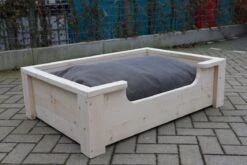 Houten Hondenmand Vito Van Nieuw Steigerhout Inclusief Antraciet Kussen 110x80x30 Cm