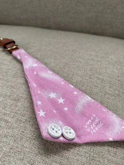 Kattenhalsband – Halsband – Kattensjaaltje – Roze – Verstelbaar Katten Halsbandje – Kleding Voor Katten – Strikje – Kattenbandje – Kitten – Gesp