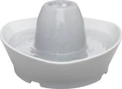 PetSafe® Streamside Ceramic Pet Fountain – Keramische Drinkfontein Voor Katten En Kleine Honden – Water Borrelt Zacht Over De Toren – Door Het Design Van Alle Kanten Bereikbaar – 1,8 Liter – PetSafe Streamside