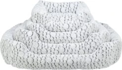 Trixie Hondenmand Mila Hoekig Pluche Wit / Grijs – 80X60 CM